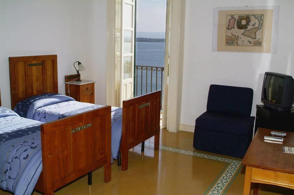 Ortigia Camere Con Vista Da Giulio B&B Сиракуза Екстериор снимка